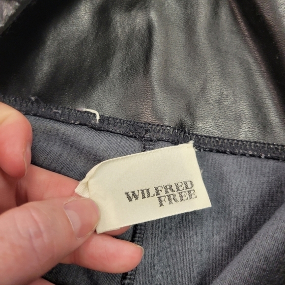 Wilfred Daria Pants Faux Leather Leggings Size Large Blogger’s Favorite - Picture 5 of 9